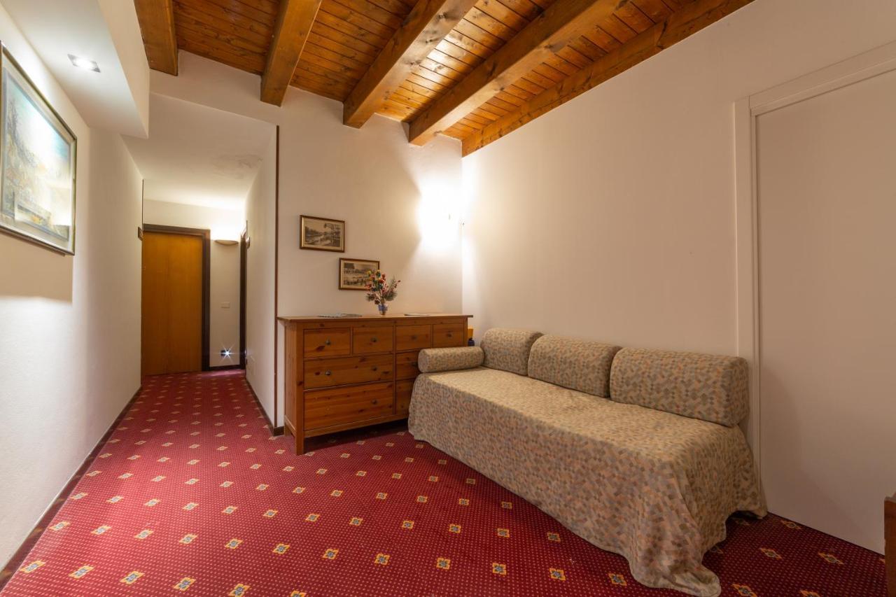 Albergo Ristorante Leon D'Oro إستيه المظهر الخارجي الصورة