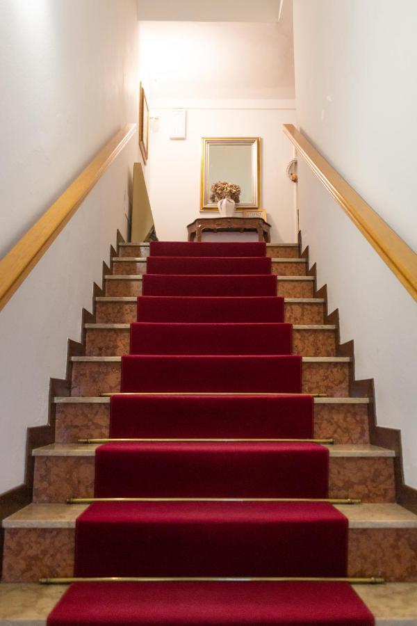 Albergo Ristorante Leon D'Oro إستيه المظهر الخارجي الصورة