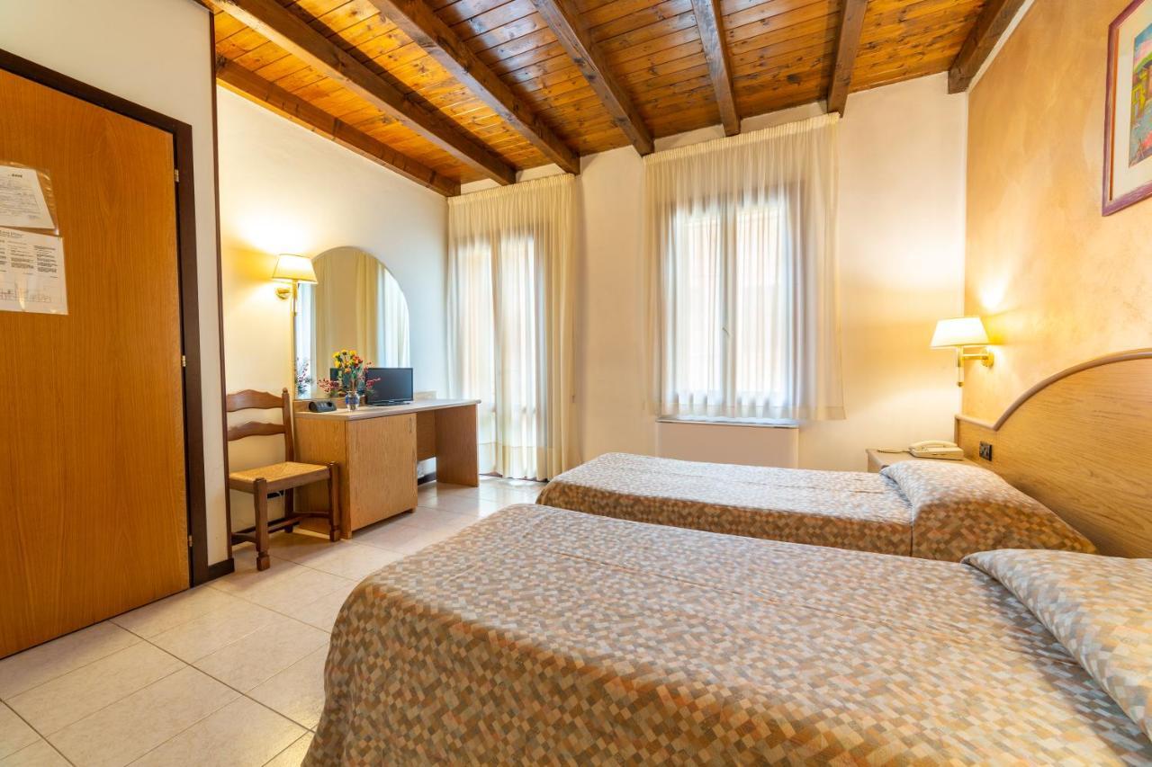 Albergo Ristorante Leon D'Oro إستيه المظهر الخارجي الصورة