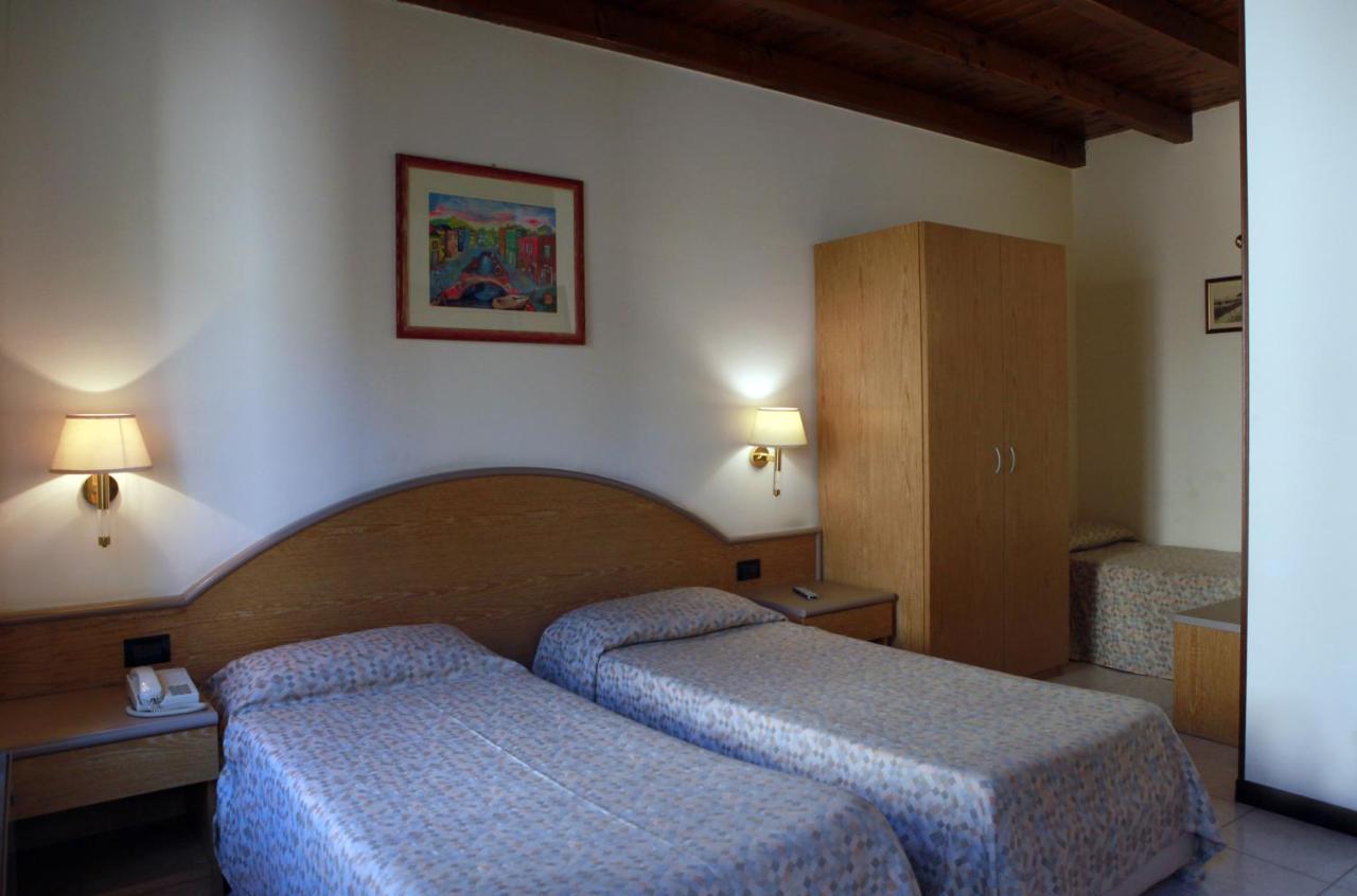 Albergo Ristorante Leon D'Oro إستيه المظهر الخارجي الصورة
